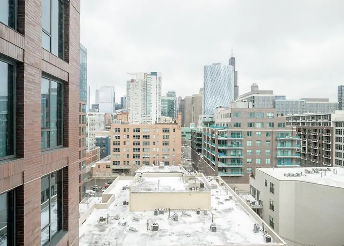 W Loop W Pool Gym Nr Restaurant Row Chi-264 * Chicago