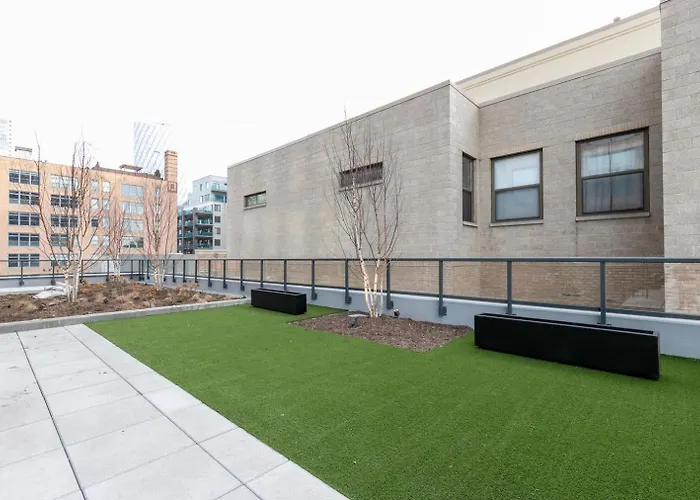 W Loop W Pool Gym Nr Restaurant Row Chi-264 Chicago